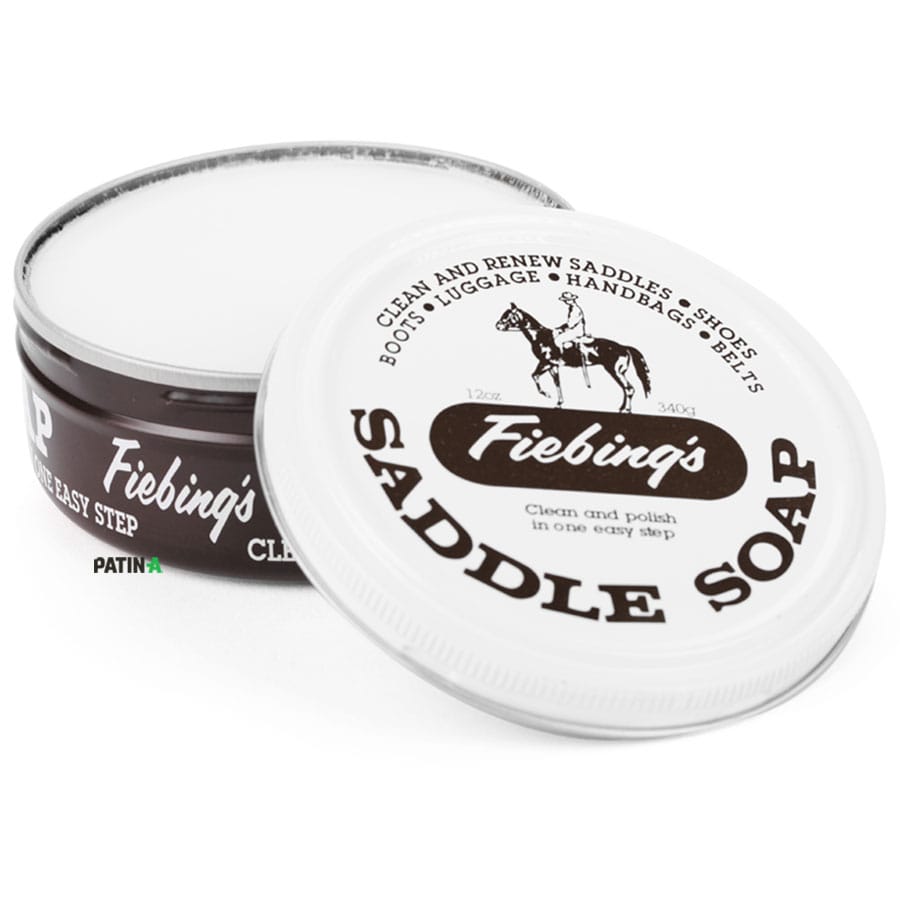 Fiebing's Saddlesoap ist eine milde, pflegende Seife, die schon seit 'Ewigkeiten' genutzt wird, um Sättel zu reinigen und zu erhalten.