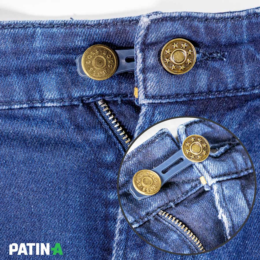4 Jeans- und 4 Kunststoffknöpfe mit praktischer Gummischlaufe in silber, messing, schwarz, weiß, blau und grau helfen bei Anprobe, am Set oder auch zuhause.