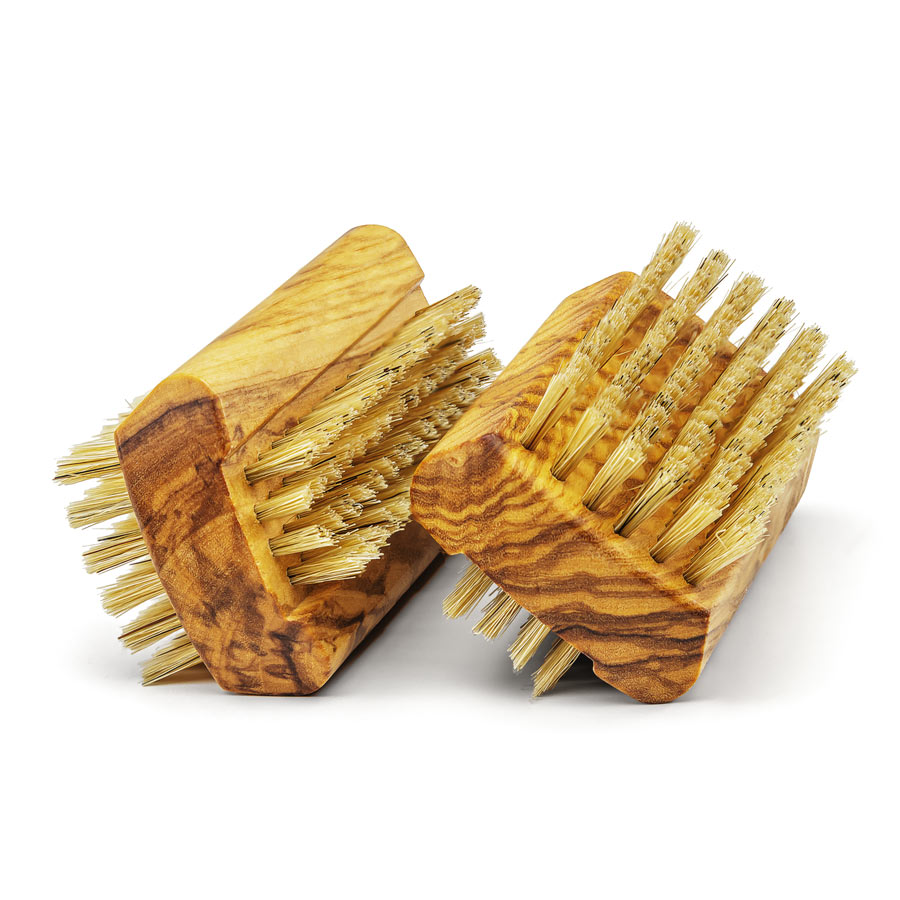 redecker-nagelbuerste-olivenholz-handwaschbuerste-beide-seiten