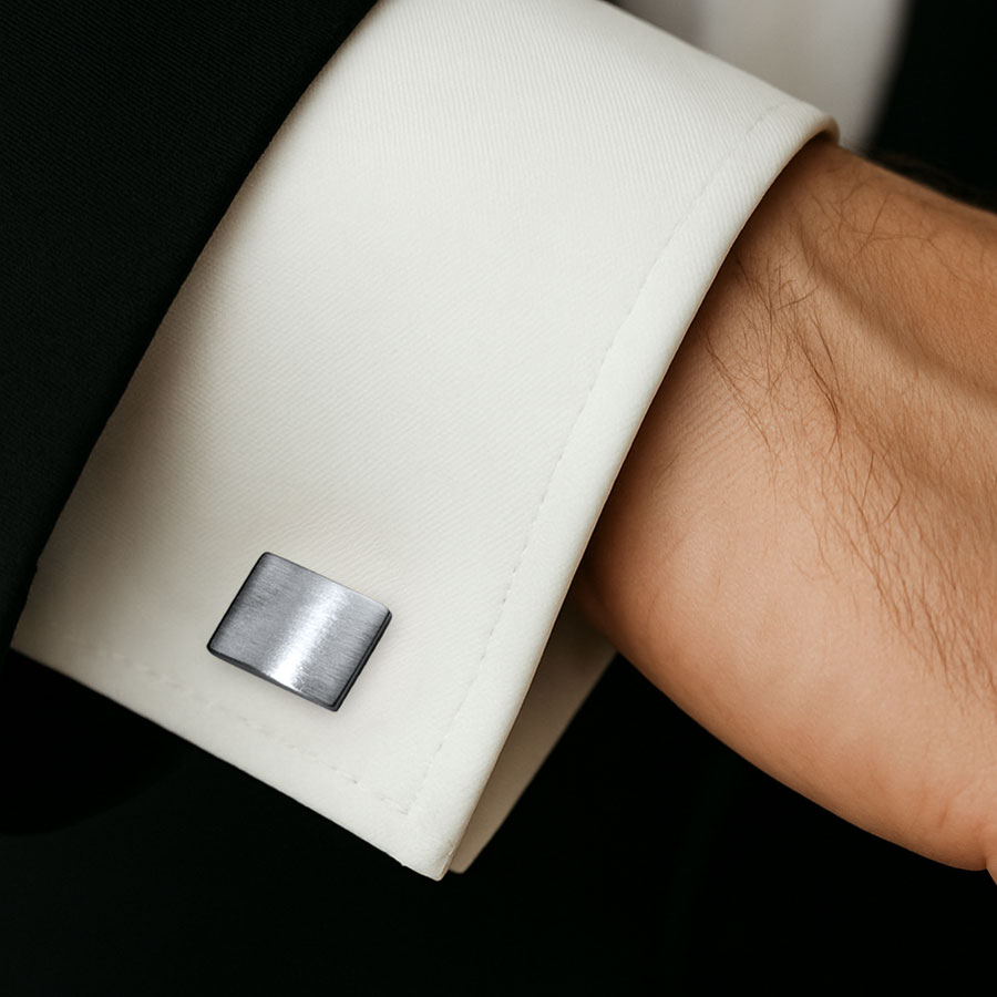 Nos boutons de manchette sont d'une beauté classique : métal poli et brossé, couleur or et argent.