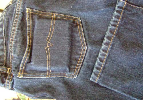 Jeans-stonwashed-by-PatinA Kostümalterung mit Gummimatten (Stonewash-Effekt)