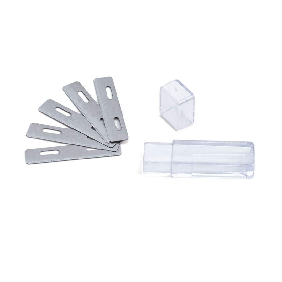 Replacement blades 5 pcs Five replacement skiver blades with storage box