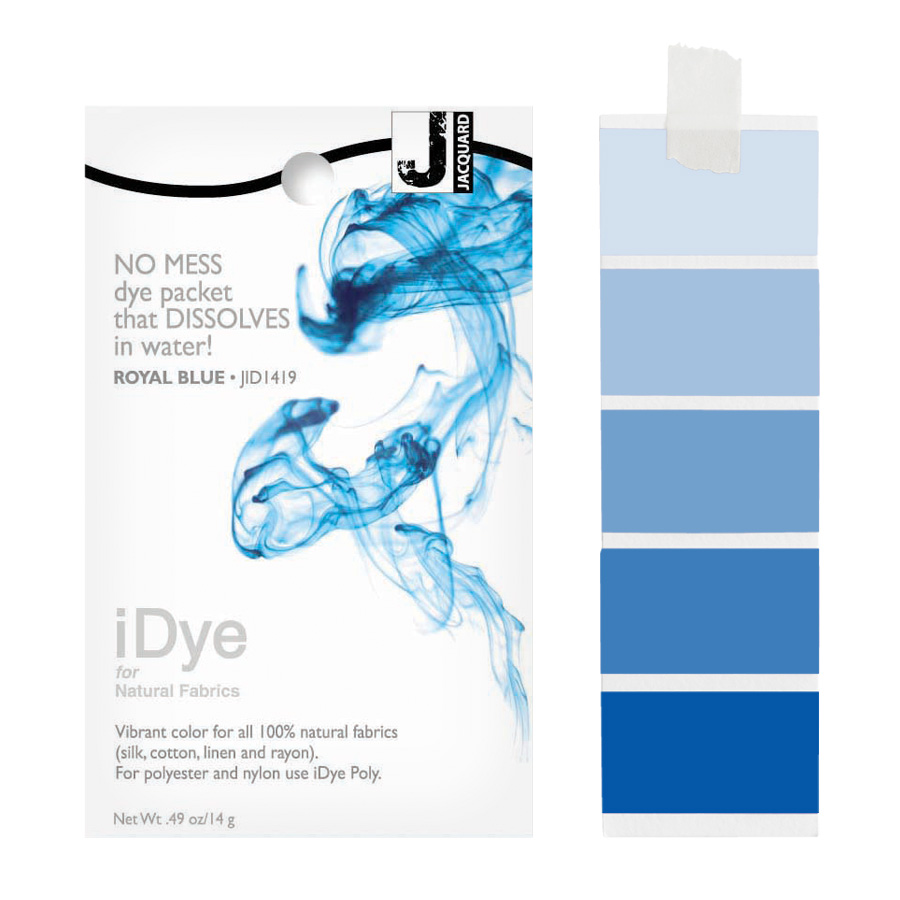 Jacquard iDye Natural 419 Royal Blue Packung Jacquard iDye Natural 419 Royal Blue mit sich lösender Farbe im Wasser und Farbmustern in Königsblau