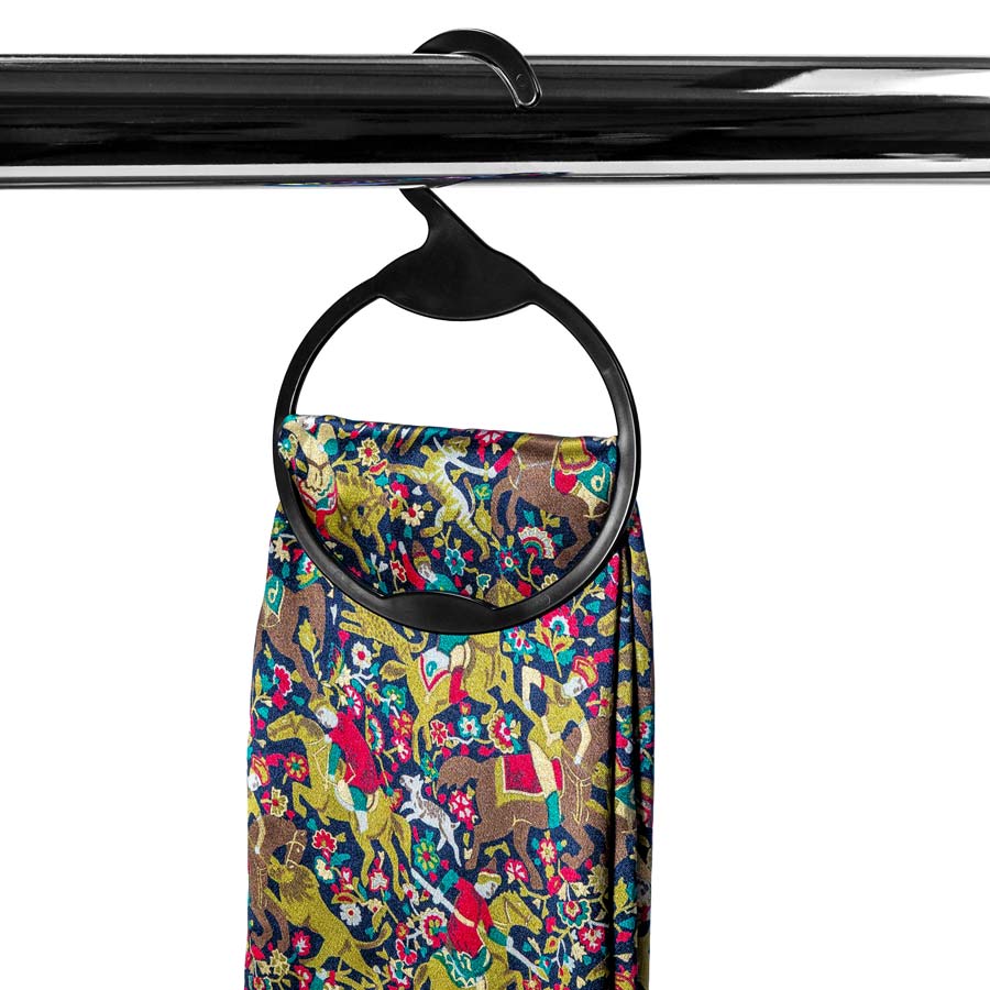 This scarf & tie hanger from Cortec with a width of 11.5 cm fits scarves, shawls, belts, necklaces and ties.