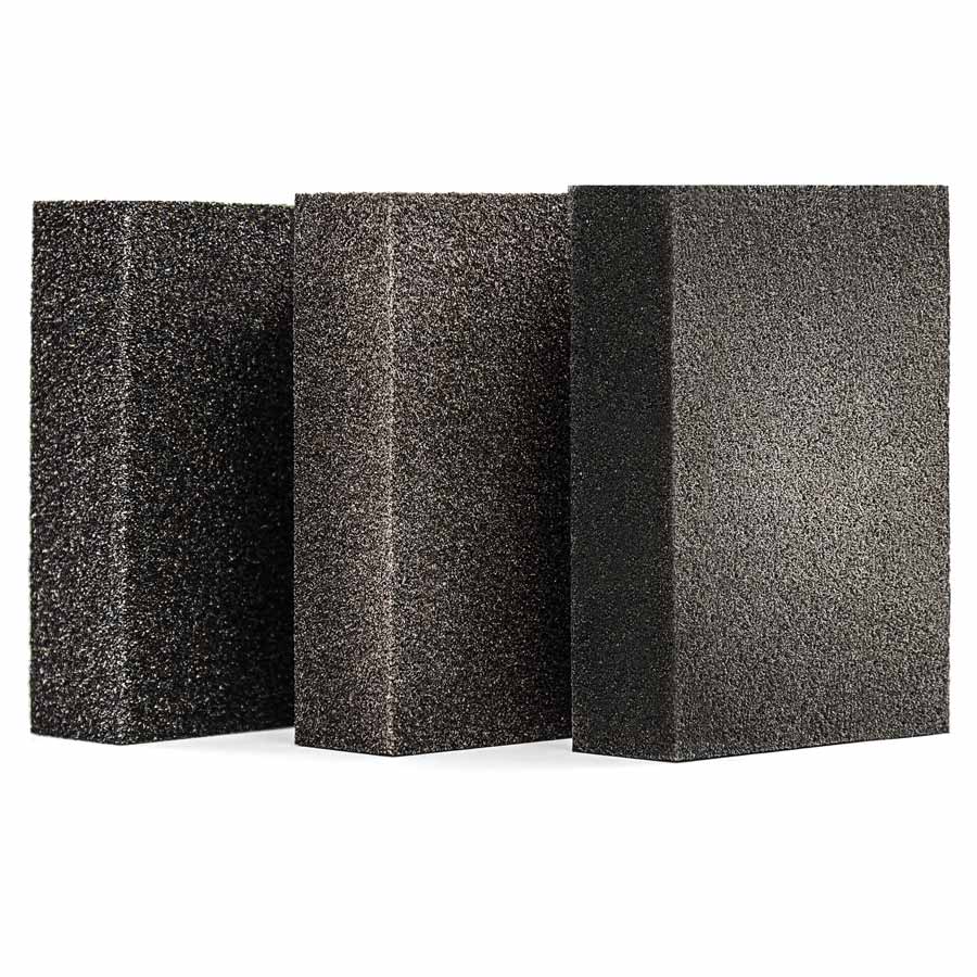 Éponge abrasive P60 à P180 Trois éponges abrasives noires P60, P100 et P180