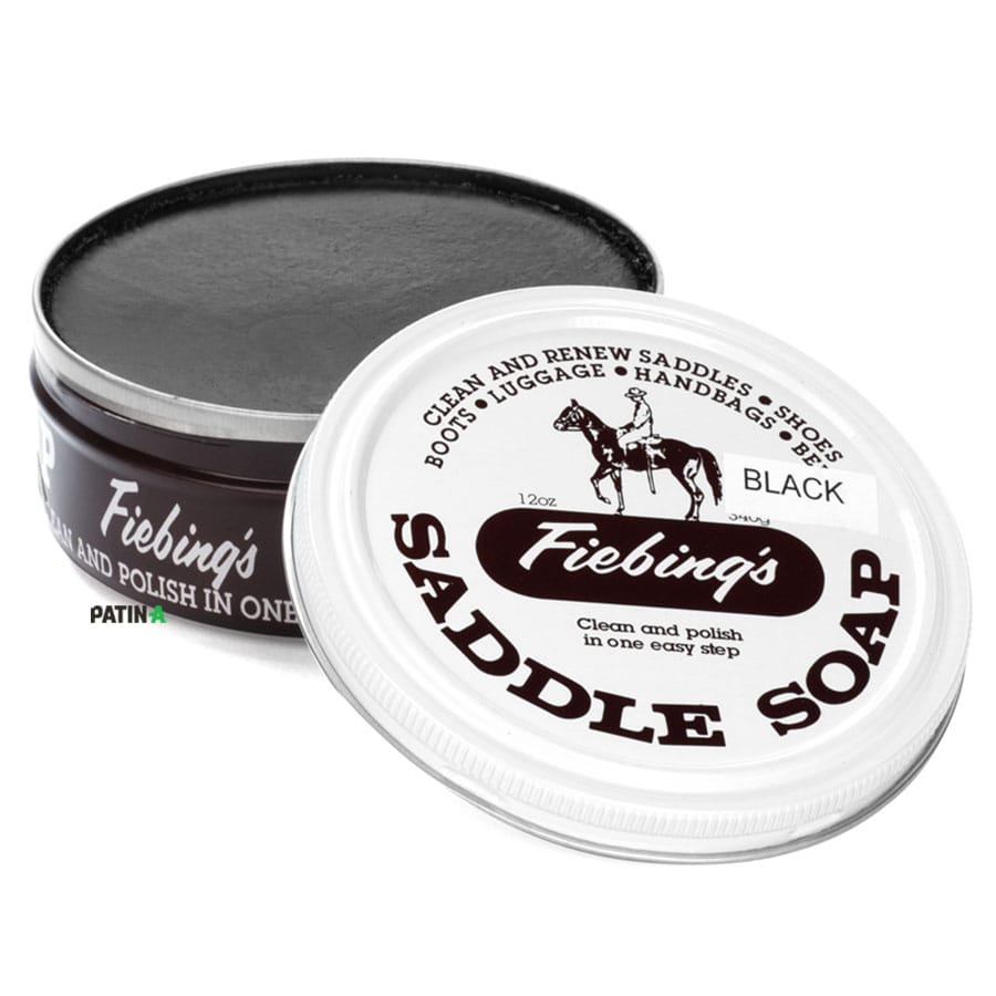 Fiebing's Saddlesoap ist eine milde, pflegende Seife, die schon seit 'Ewigkeiten' genutzt wird, um Sättel zu reinigen und zu erhalten.