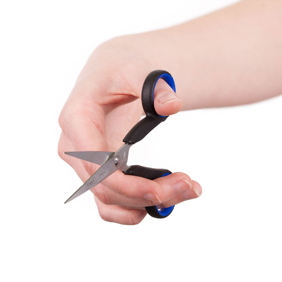 finny-stickschere-13-cm-in-der-hand_900px