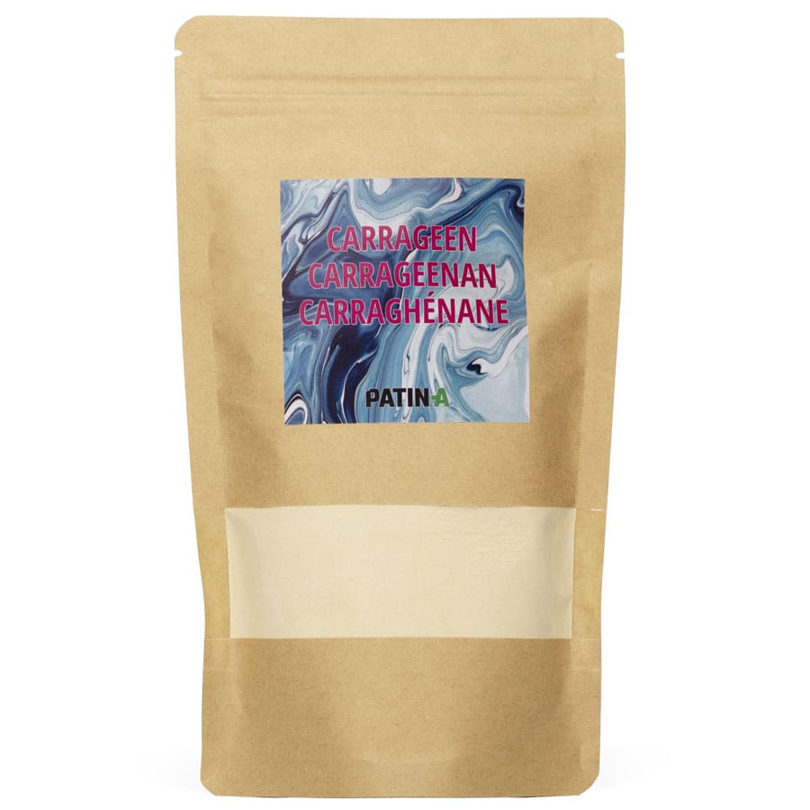 Carrageen ist ein natürliches, ungiftiges und sehr hilfreiches Verdickungsmittel um eine viskose Trägerflüssigkeit herzustellen mit der man Marmorierungen auf Papier, Stoffen oder porösen Oberflächen bringt. Es wird aus der roten Meeresalge hergestellt.
