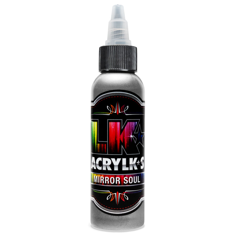 LK Acrylks Mirror Soul ist eine silberne Farbe mit einem einzigartigen Glanz, der an poliertes Metall erinnert. Dieser hochelastische Lack kann mit jeder Farbe aus unserem Acrylks-Sortiment abgetönt werden, ohne dass der spiegelnde Effekt, für den sie bek
