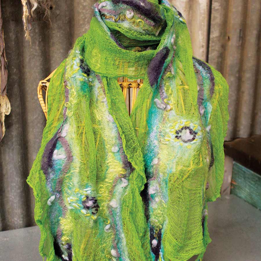 Jacquard Acid Dye Textilfarbe für Wolle und Seide Grüner Filz- und Seidenschal mit Farbverläufen, gefärbt mit Jacquard Acid Dye