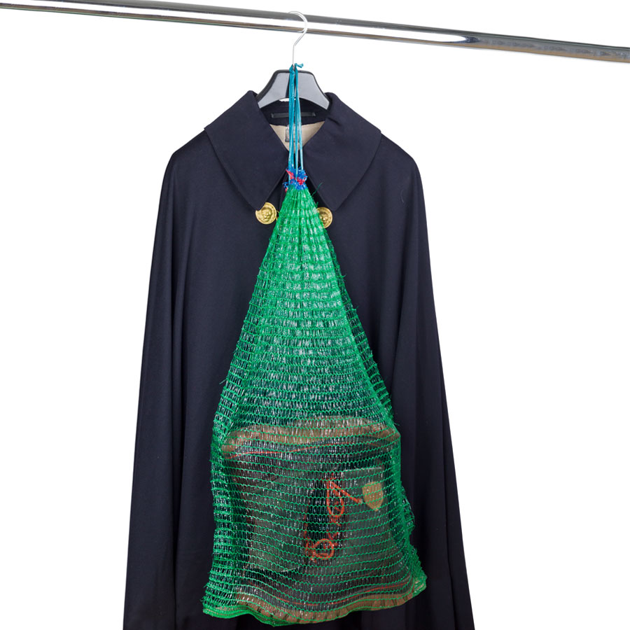 schuh-stiefelsack-an-einem-kleiderstander-hangen