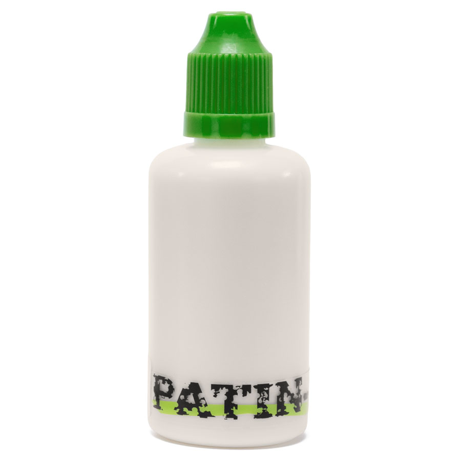 PATIN-TEX ist eine weiße Flüssigkeit, die nach der Anwendung zu einem beigen Film trocknet. Natürlich ist dieses Latex auch für feinste Patinierungen geeignet, da die handliche weiche Finelinerflasche punktgenau das Latex verteilt.