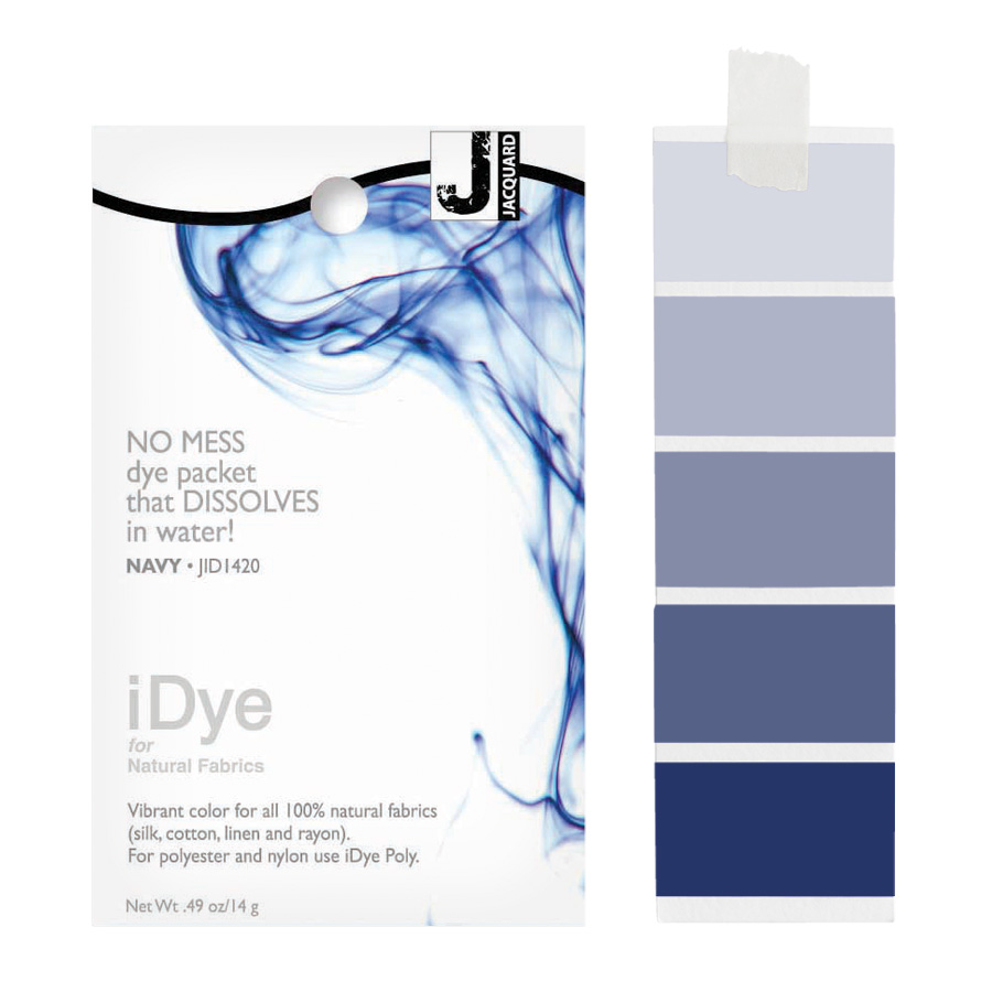 Jacquard iDye Natural 420 Navy Packung Jacquard iDye Natural 420 Navy mit sich lösender Farbe im Wasser und Farbmustern in Marineblau